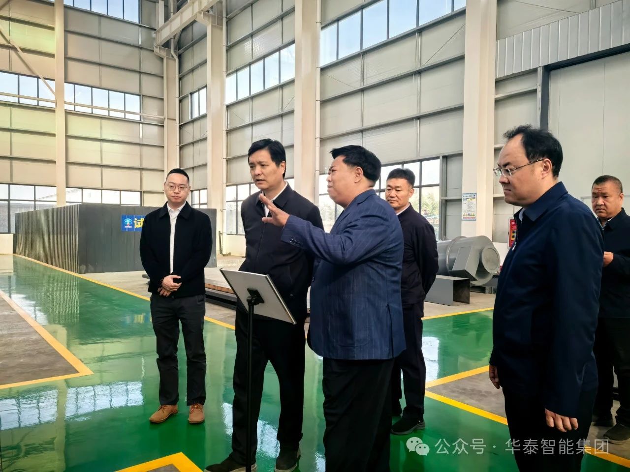 滑縣人民政府縣長(cháng)王軍華蒞臨華泰智能裝備集團調研