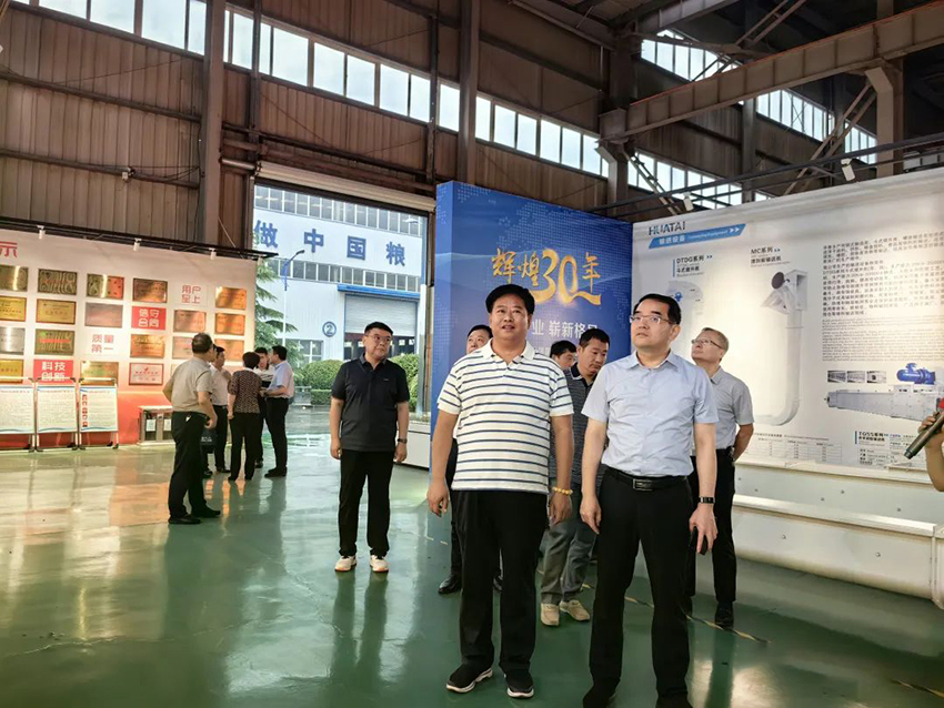 省委農辦主任、省農業(yè)農村廳黨組書(shū)記、廳長(cháng)孫巍峰蒞臨華泰智能裝備集團調研