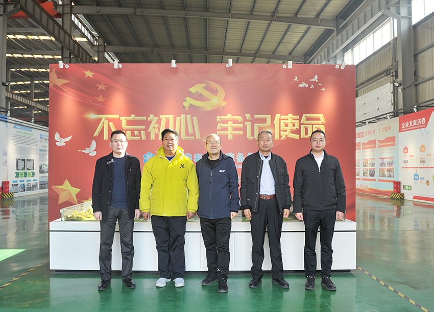 中國農業(yè)產(chǎn)業(yè)化龍頭企業(yè)協(xié)會(huì )油料產(chǎn)業(yè)分會(huì )領(lǐng)導調研華泰智能裝備集團