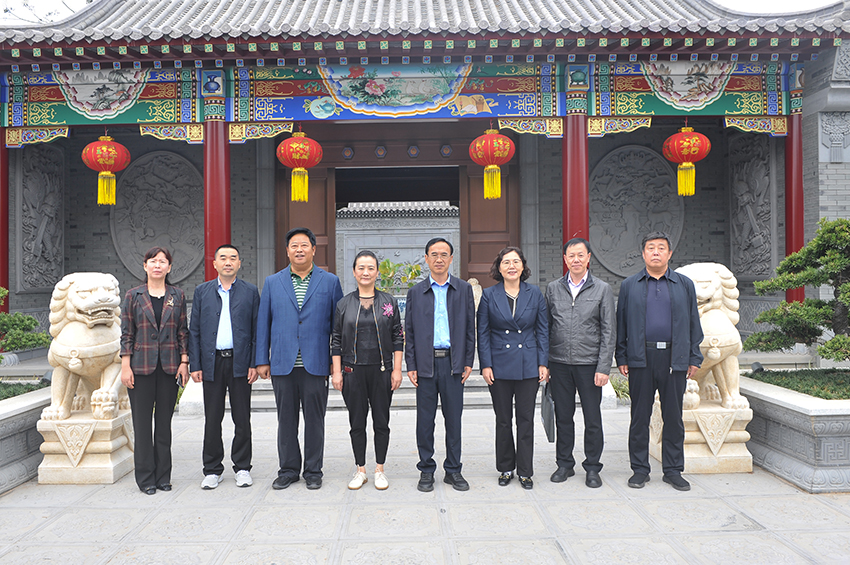 漯河市人大常委會(huì )考察組領(lǐng)導蒞臨華泰集團調研